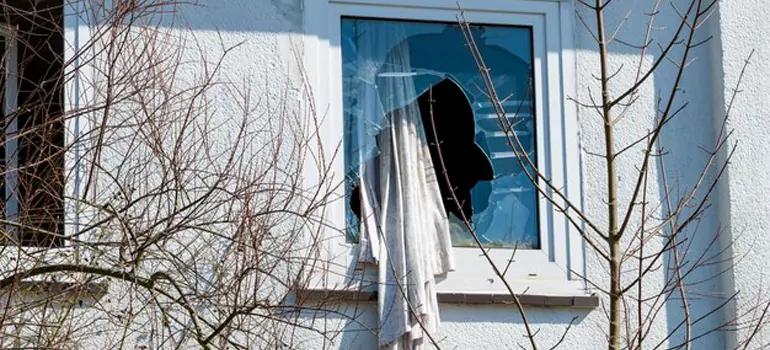 Storm Window Installation Contractors in Fountainebleau, FL