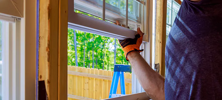 >Bay Window Curtain Rail Track in Fountainebleau, FL