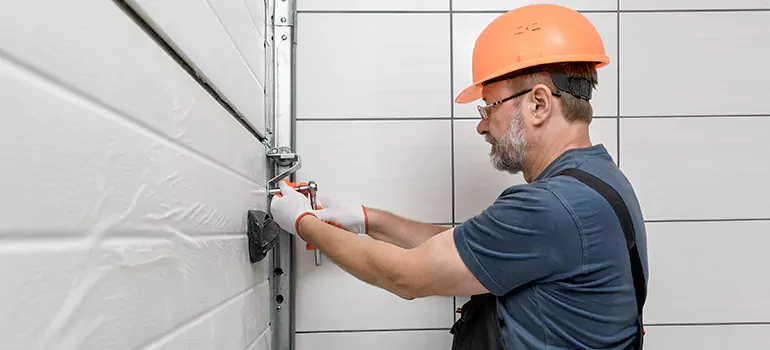 Garage Door Repair in Fountainebleau